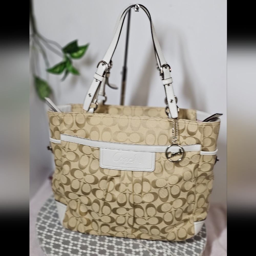 EUC Coach Monogram /Leather Shoulder BAG